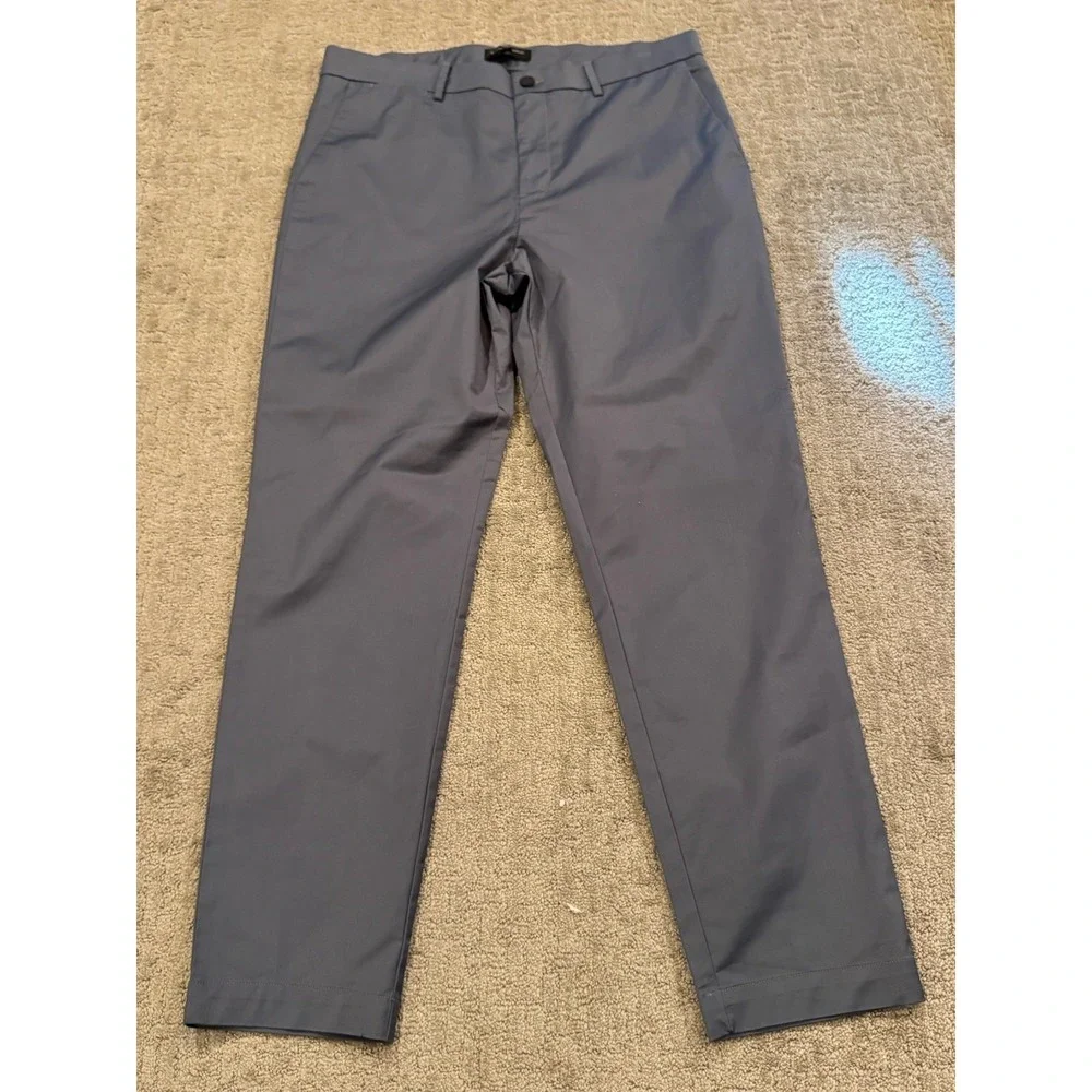 Banana Republic 36/32 Core Temp Chino Gray NWT (X1)